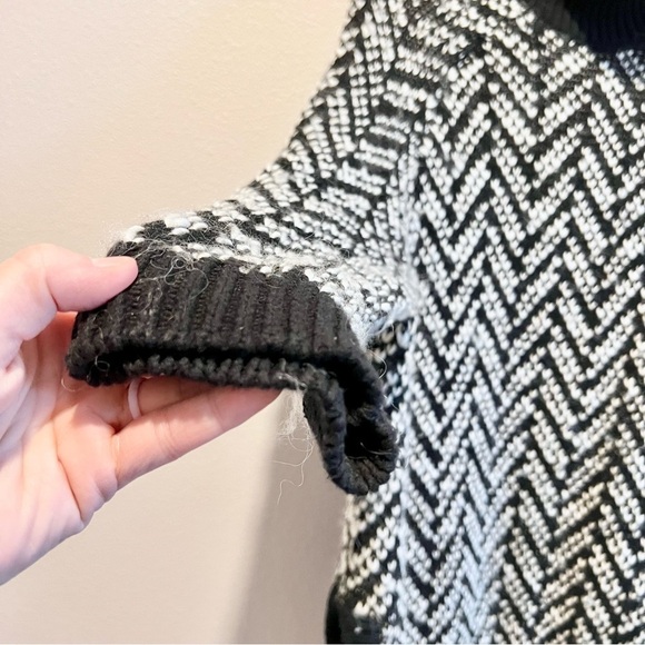 Victoria's Secret Women’s Wool Alpaca Blend Sweater Size Medium Knit Mock Neck - Picture 4 of 10